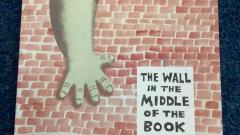 Book cover of The walk-in the middle of the book